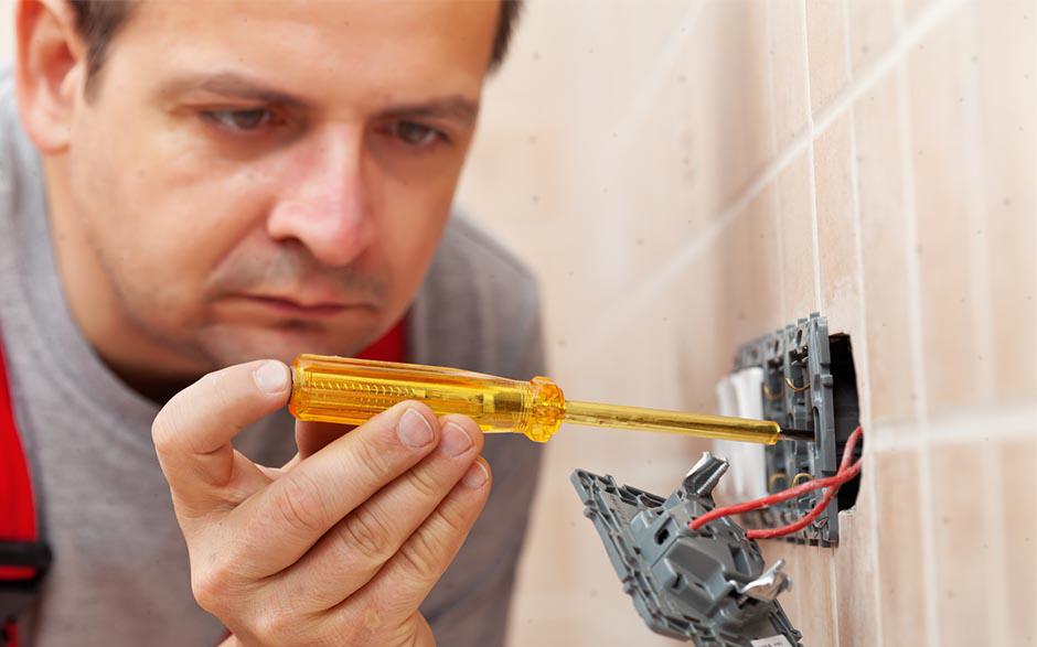 tarif horaire électricien Paris 8